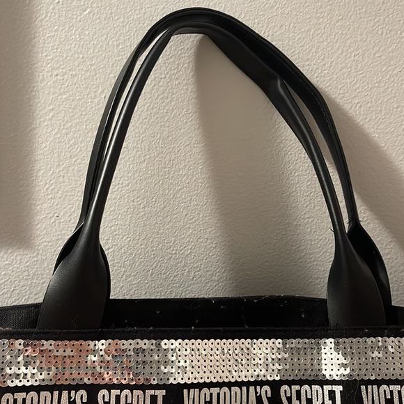 Victorias Secret bag with matching wristlet. - Picture 4 of 9